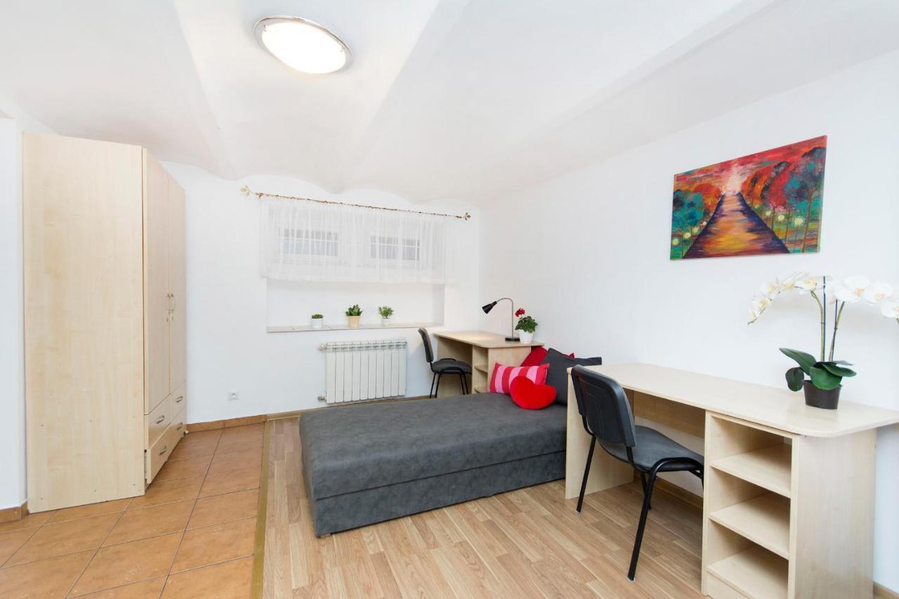 Akademikus Torun Vandrarhem Exteriör bild
