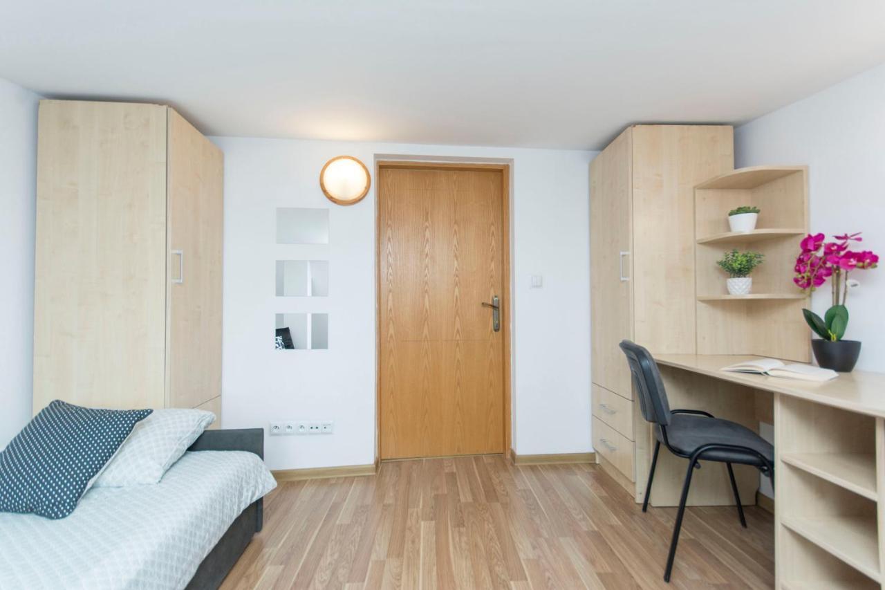 Akademikus Torun Vandrarhem Exteriör bild